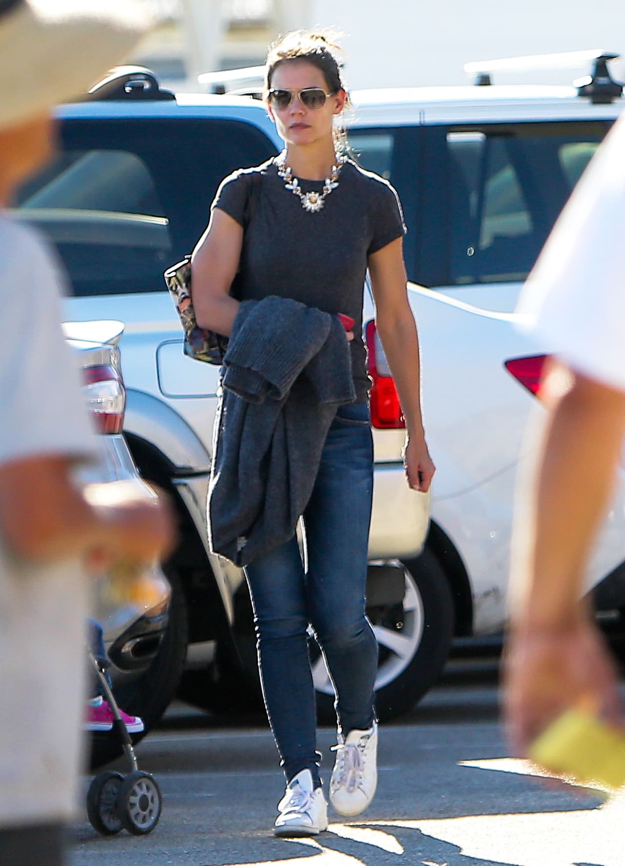 El blanco es color perfecto para usar un zapato deportivo para la escuela. Solo amóldate al estilo que quieres adoptar.