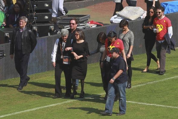 Florinda Meza venía acompañada de hijos y nietos de Roberto Gómez Bolaños.