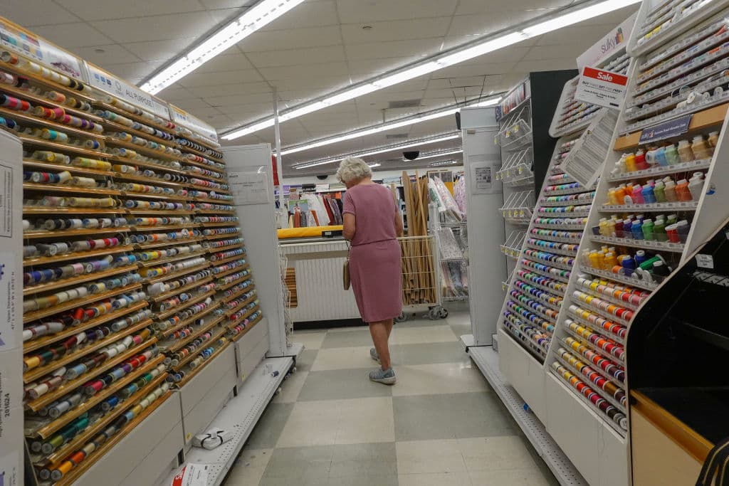 La compañía, que alguna vez fue un pilar para millones de artesanos, ahora busca vender la mayoría de sus activos para sobrevivir.