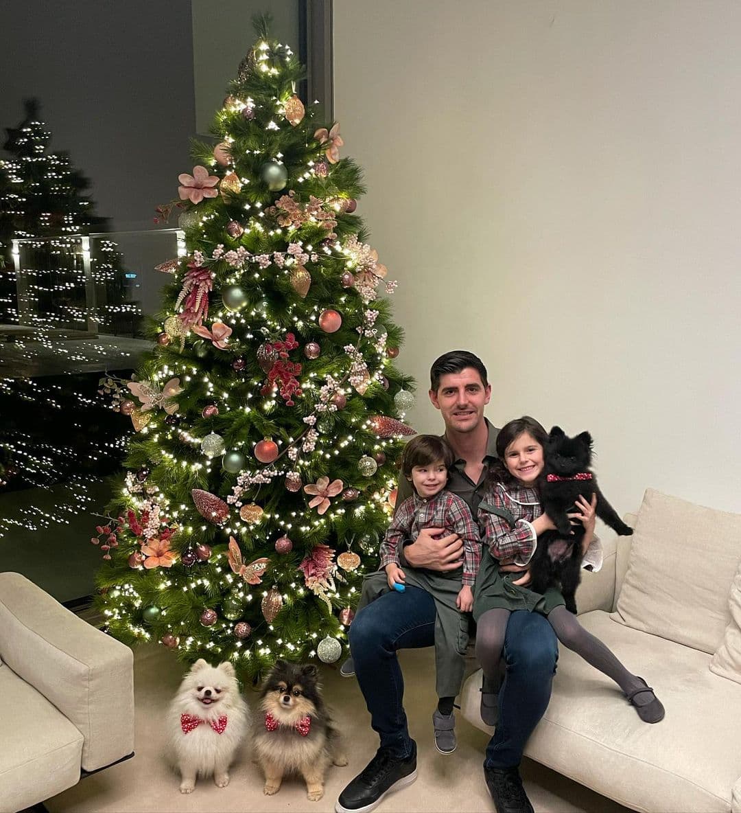 Courtois | Las personalidades del balompié desearon felices fiestas a través de sus redes sociales.