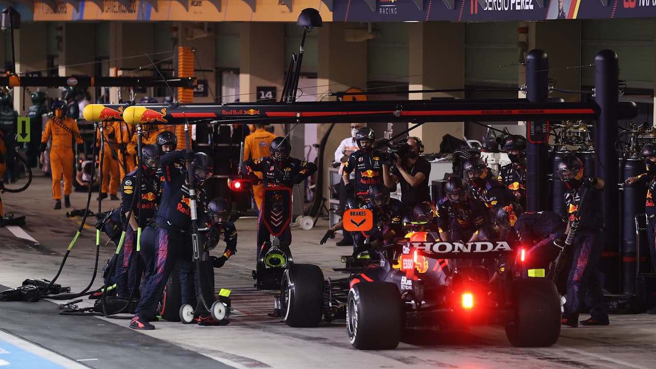 'Checo' Pérez: 'Estoy feliz por Max, se merece este Mundial'