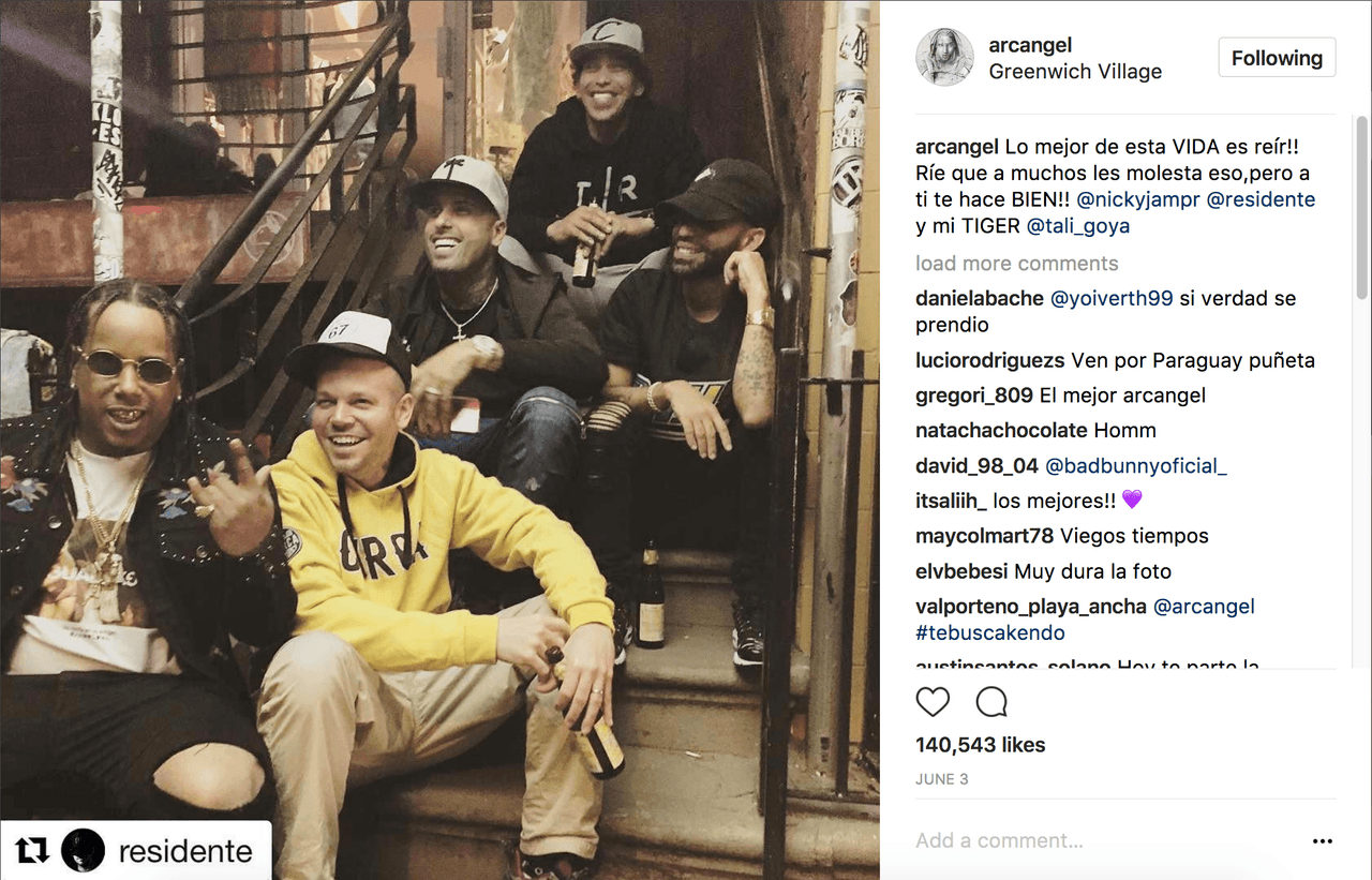 Arcangel también subió la misma foto.