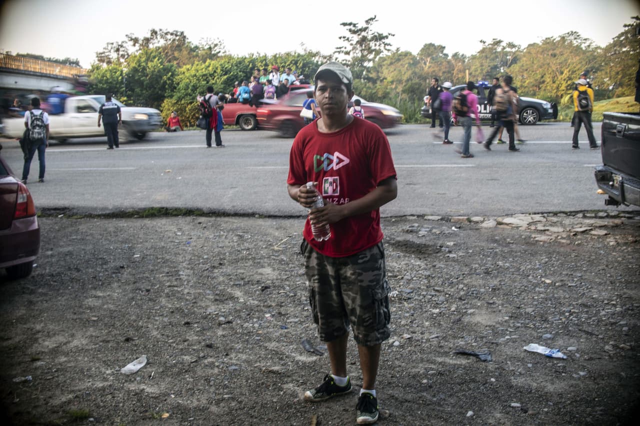 <b>Jorge Pérez</b> dejó Honduras con la esperanza de no temer a la inseguridad y trabajar. La pertenencia más valiosa que lleva consigo es una Biblia. Mapastepec, estado de Chiapas, México. 24 de octubre de 2018.