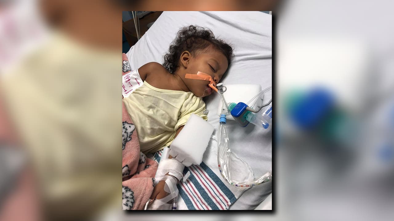 Hill escribió que la humedad puede activar la batería si se ingiere, liberando ácido de la batería que puede corroer tejidos y arterias. Hill escribió que a los médicos les preocupa que el ácido se filtre en su aorta.