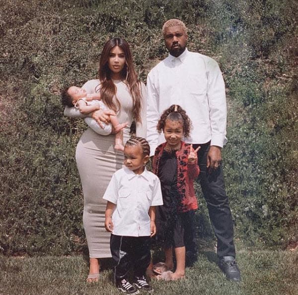 Junto a su marido, el rapero Kanye West, ha formado una familia con sus tres hijos: North de 4 años de edad, Saint de 2 años y Chicago de apenas 3 meses.