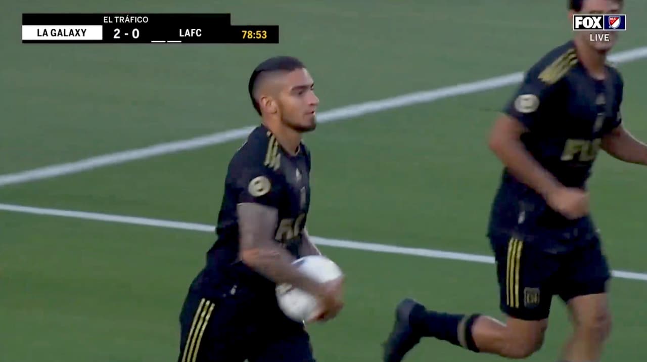 Vela remata y Arango aprovecha el rebote para poner el 2-1