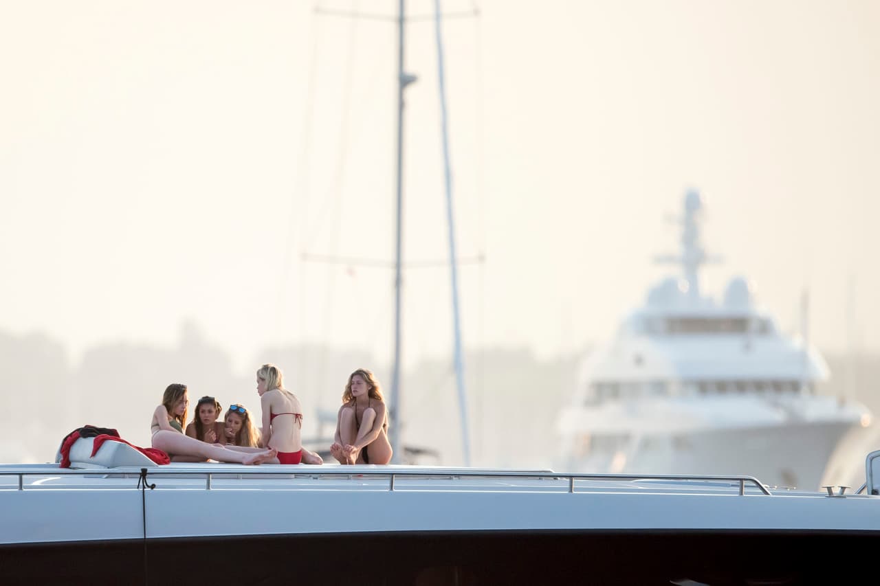 La sexy actriz dejó 'The Vampire Diaries' para tomarse unas merecidas vacaciones.