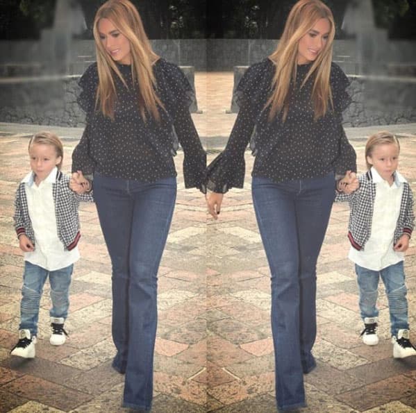 A 
<b><a href="https://www.univision.com/shows/pequenos-gigantes/mira-la-transformacion-de-galilea-montijo-a-lo-largo-de-su-carrera-fotos">Galilea Montijo</a></b> le encanta ser parte de la tendencia, por eso viste a su 
<b><a href="https://www.univision.com/shows/pequenos-gigantes/asi-de-grande-luce-mateo-el-hijo-de-galilea-montijo-fotos">hijo Mateo de 5 años</a></b> a la moda infantil, tiene atuendos para todo tipo de ocasiones.