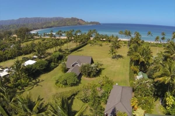 Julia Roberts puso en venta su casa de siete dormitorios y cuatro baños en Hanalei, Hawai, por 30 millones de dólares.