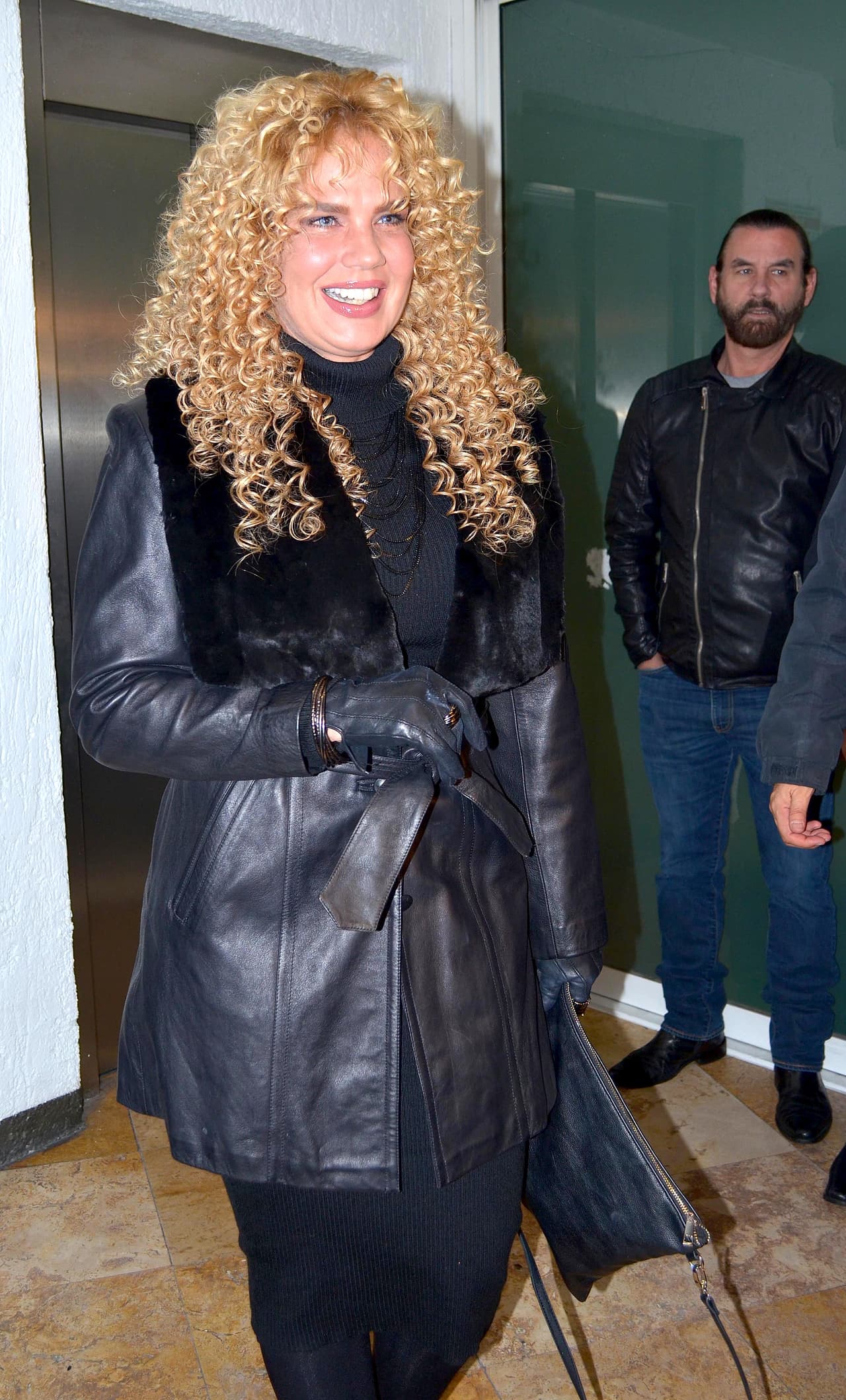 En entrevista para
<b> <a href="https://www.youtube.com/watch?v=DVDXmX1RbOQ" target="_blank">‘De primera mano’,</a></b> el pasado viernes, Niurka Marcos comentó: “Me enseñaron que (Lis Vega) se hizo unos 
<b>horrores en la cara</b>, así, con unas rayas aquí (alrededor de la boca)”.