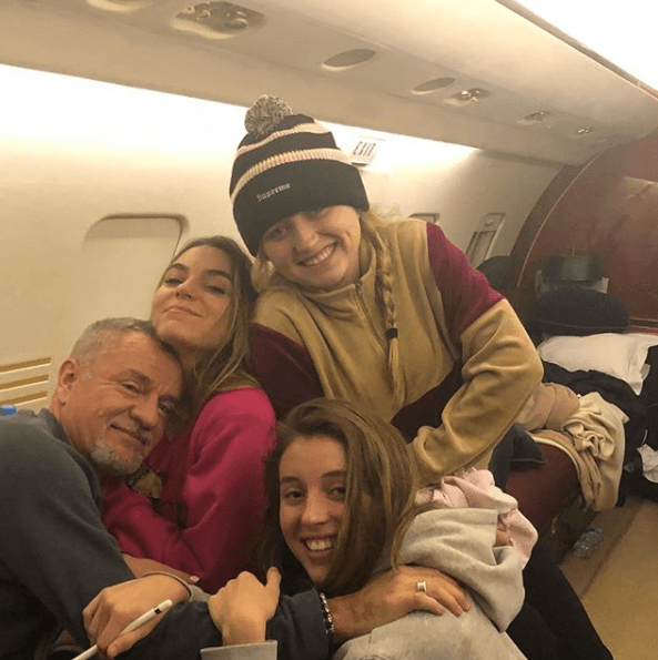 José Alberto 'El Güero' Castro y Angélica Rivera estuvieron casados durante 16 años, sin embargo, su relación llegó a su fin en 2008. Fruto de este matrimonio nacieron Sofía, Fernanda y Regina Castro.