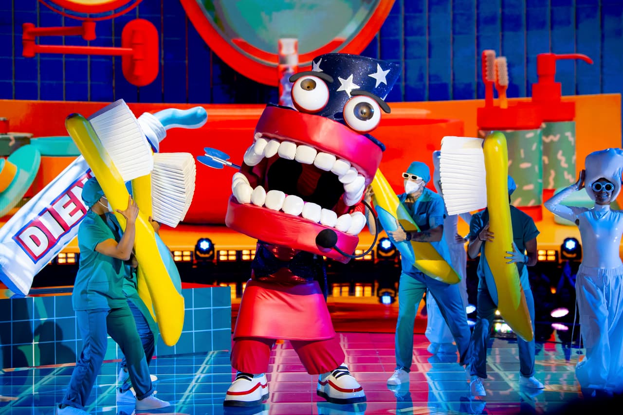 Dientes cantó ‘Un x100to’ y los pronósticos apuntaron a que Latin Lover, Julio Camejo y Sebastián Rulli podrían estar dentro de él.