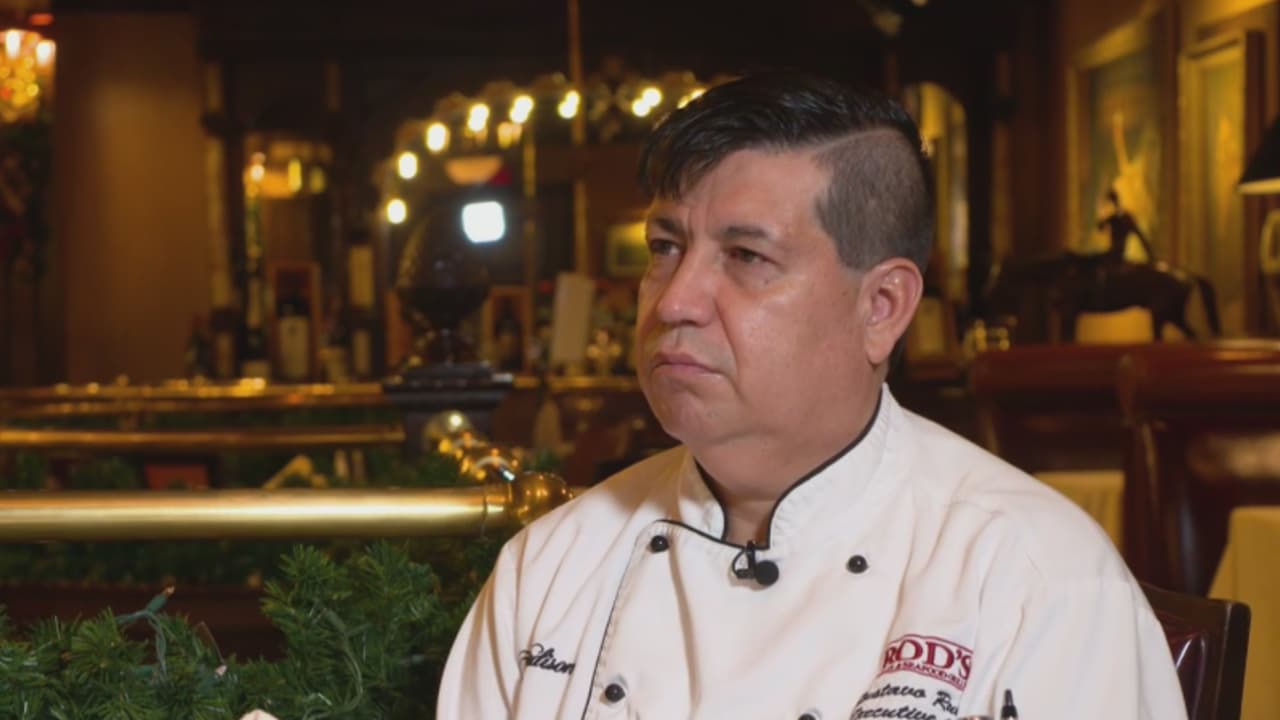 <b>Diciembre</b>
<br>Gustavo Rubio salió de Jalisco, México, hace más de 30 años. Empezó a trabajar lavando platos y comenzó a escalar hasta llegar a convertise en una persona clave en el éxito del Madison Hotel y sus restaurantes.