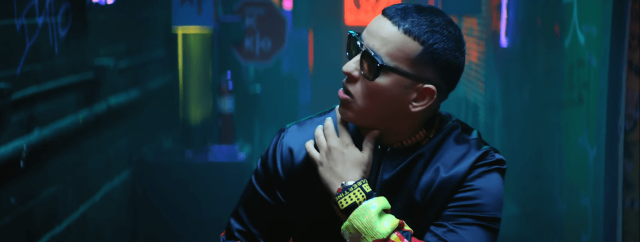 El siguiente en dejar su estilo en la canción es Daddy Yankee.