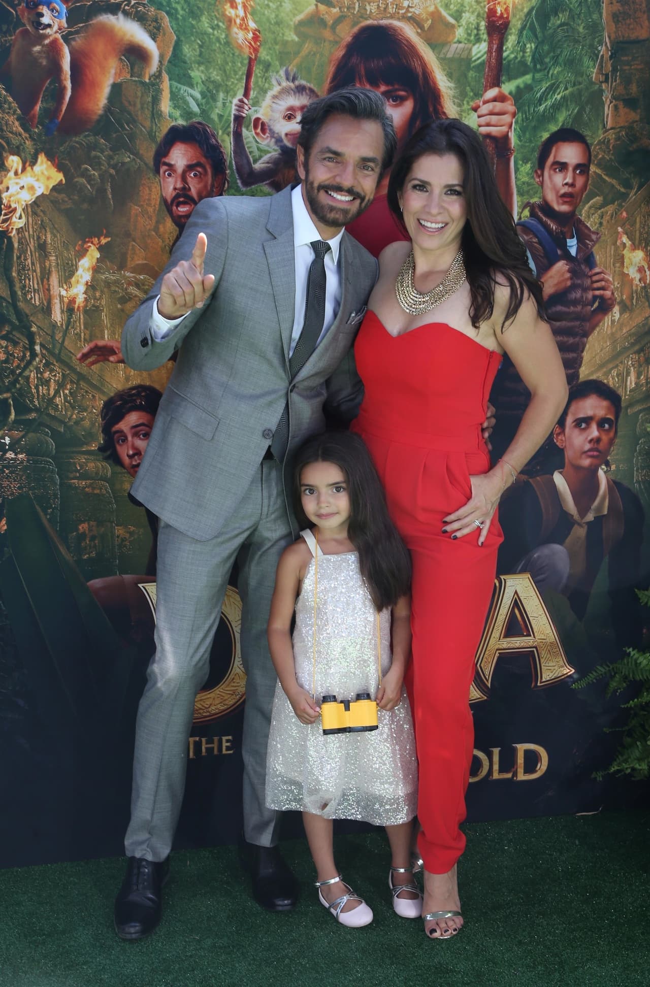 Se trata de la pequeña Aitana, de 4 años de edad, quien también estuvo presente junto a su papá para apoyarlo en la alfombra verde de su más reciente filme.