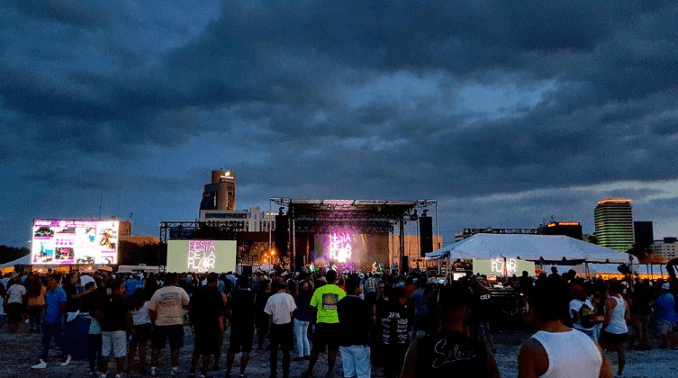 Por horas, los asistentes pudieron disfrutar de un espectáculo musical que se caracterizó por ser de ambiente muy familiar.