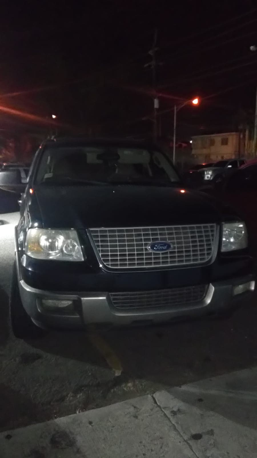 Una Ford Expedition Negra tablilla HFV-556. Esta guagua había sido reportada hurtada el pasado mes de mayo en Aguadilla.