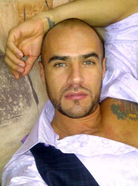 <b><a href="http://www.univision.com/temas/jorge-poza">Jorge Poza</a></b> también es amante de los tatuajes, en la imagen se le puede ver en el pecho, así como en la muñeca.