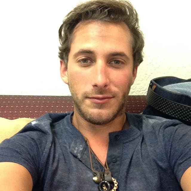 Es súper sencillo y agradecido con toda la gente que lo apoya.