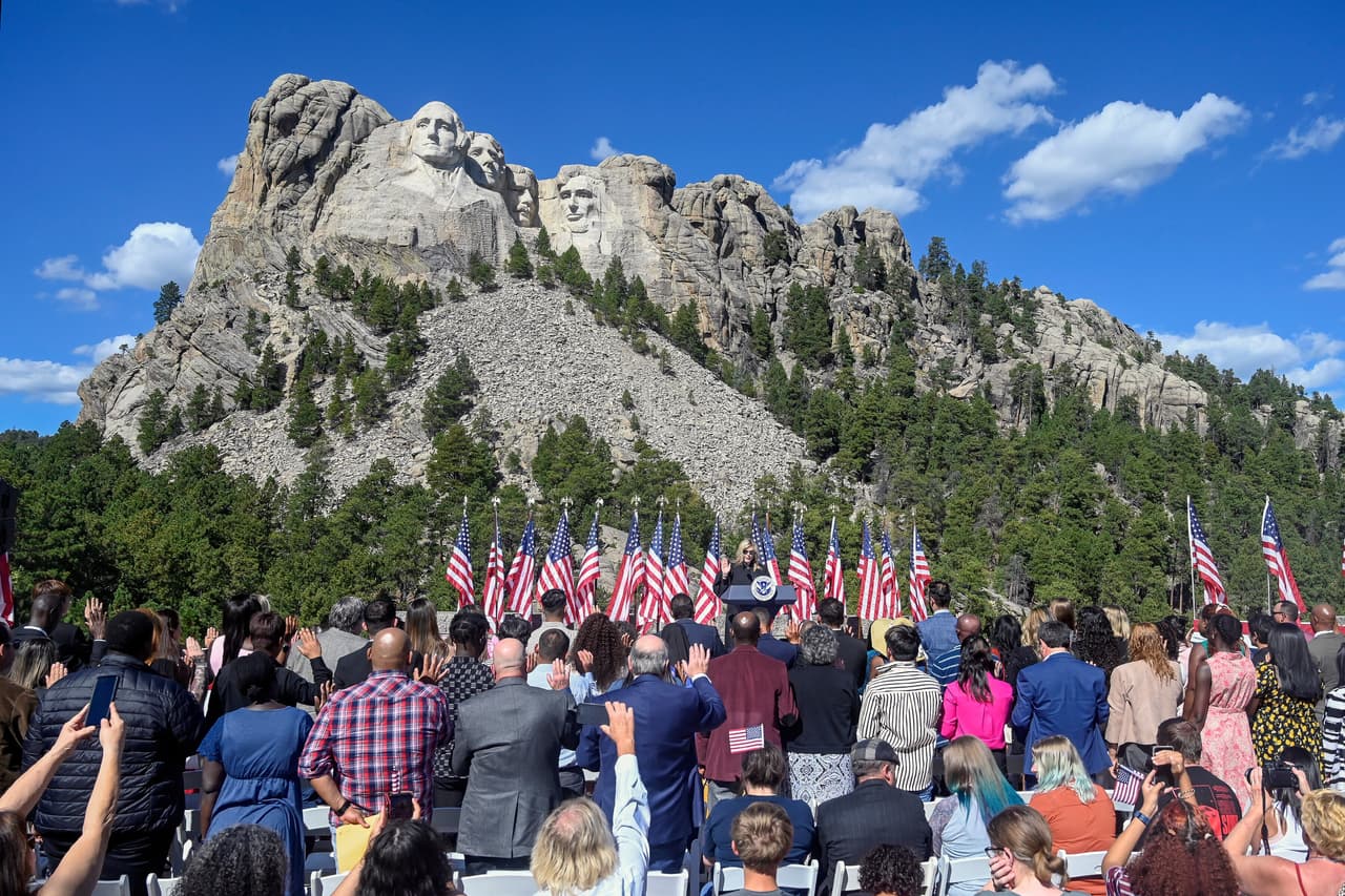 El presidente Trump viaja al Monte Rushmore por los 250 años de independencia de EEUU