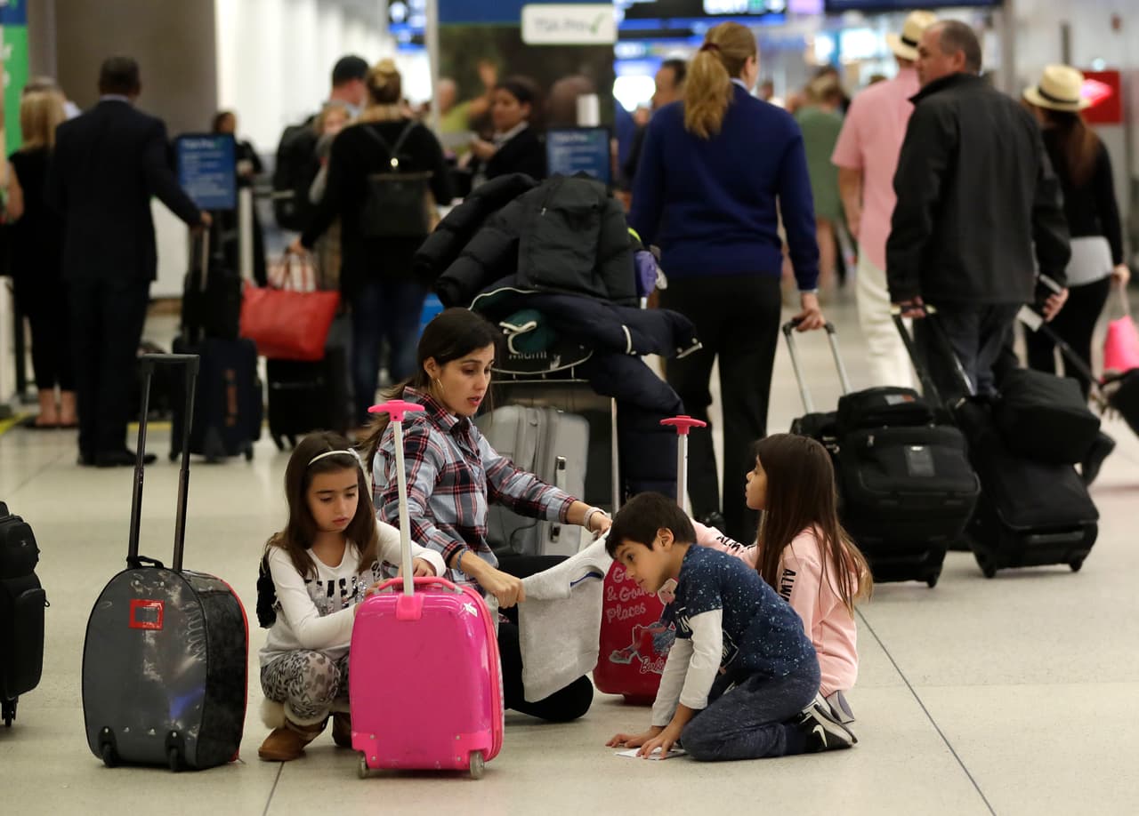 Falla en sistema de aduanas provoca largas filas en aeropuertos de Estados Unidos