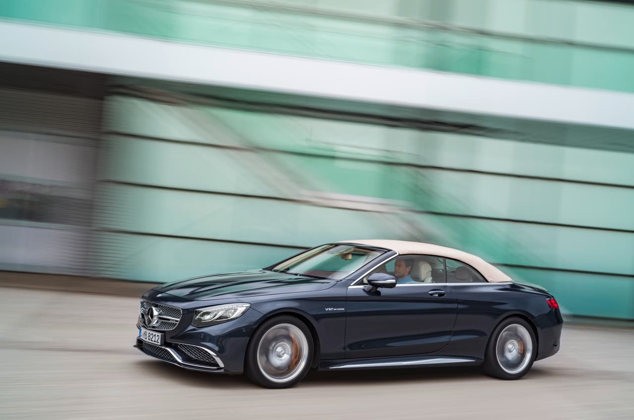 La elegancia se hace presente con los apliques cromados a diferencia del AMG S 63 Cabriolet.