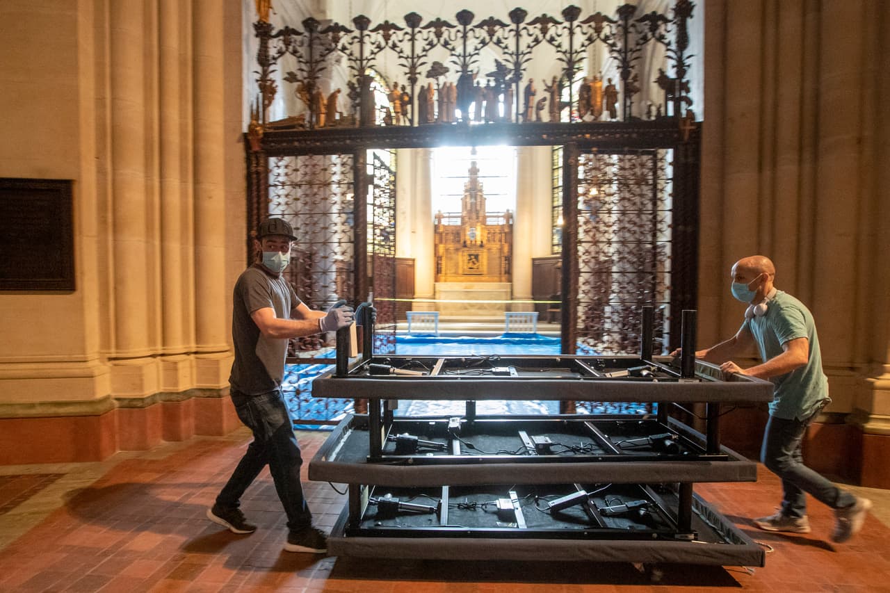 Esta enorme iglesia, considerada la catedral gótica más grande del mundo, se incorpora al grupo de hospitales improvisados en Nueva York.
<br>