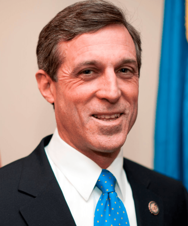 John Carney, de Delaware.