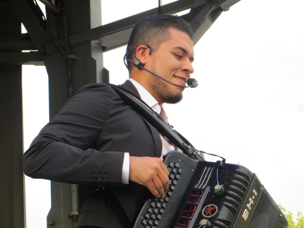 Noel Torres robó corazones en Fiestas Patrias 2015 y conquistó miles de fans en la ciudad de los vientos.