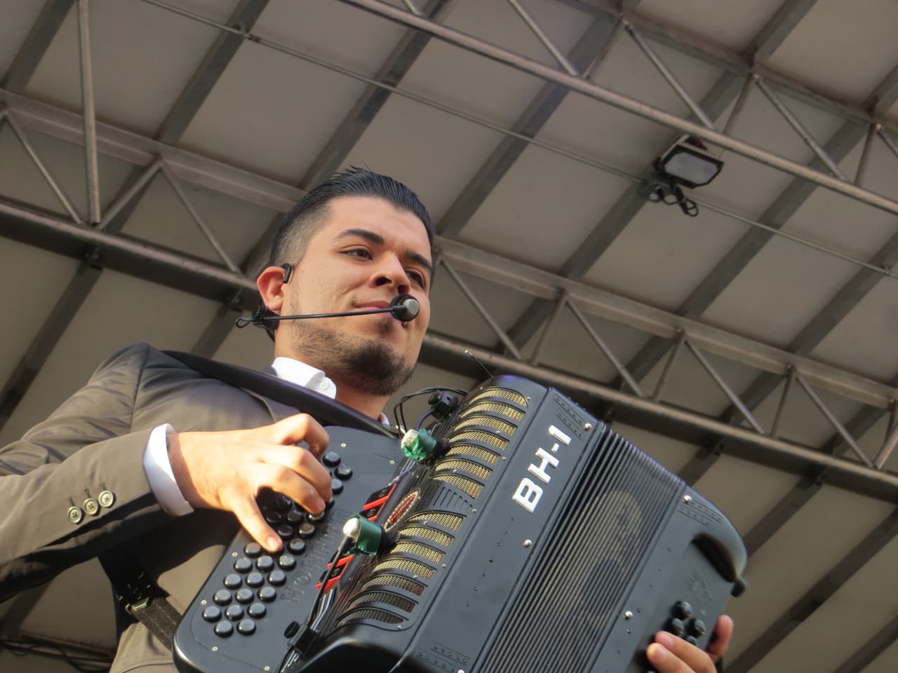 Noel Torres robó corazones en Fiestas Patrias 2015 y conquistó miles de fans en la ciudad de los vientos.