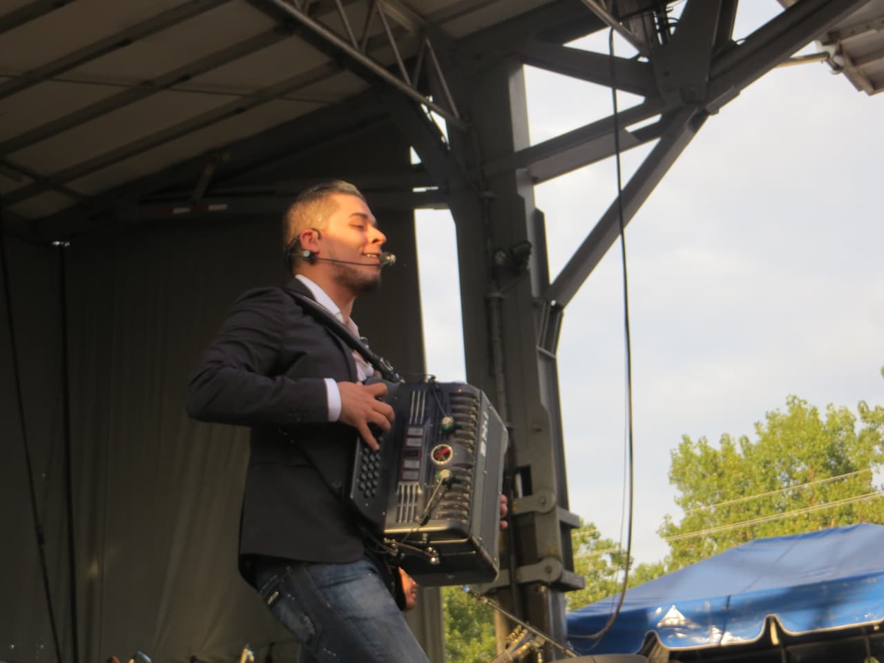 Noel Torres robó corazones en Fiestas Patrias 2015 y conquistó miles de fans en la ciudad de los vientos.