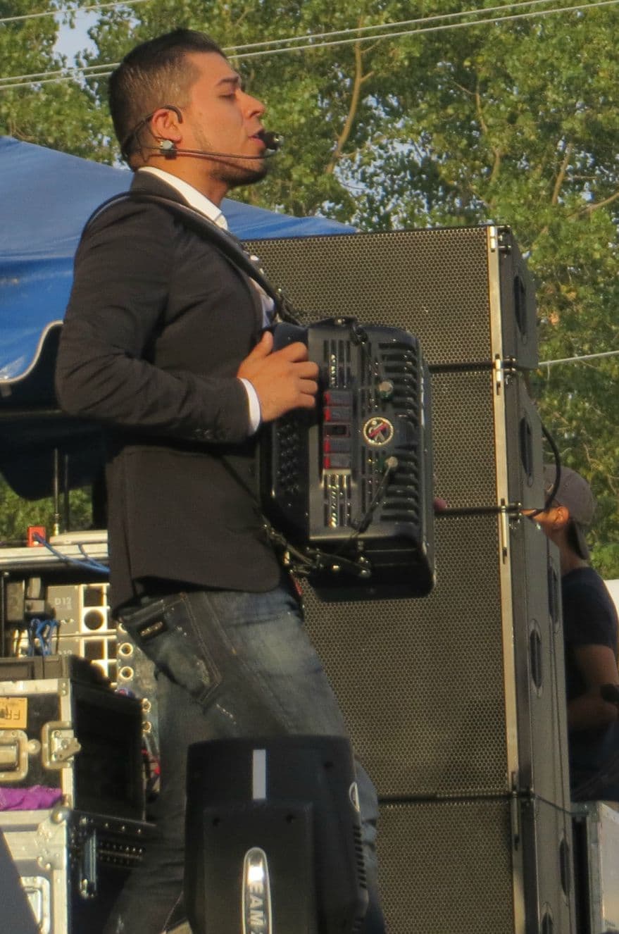 Noel Torres robó corazones en Fiestas Patrias 2015 y conquistó miles de fans en la ciudad de los vientos.