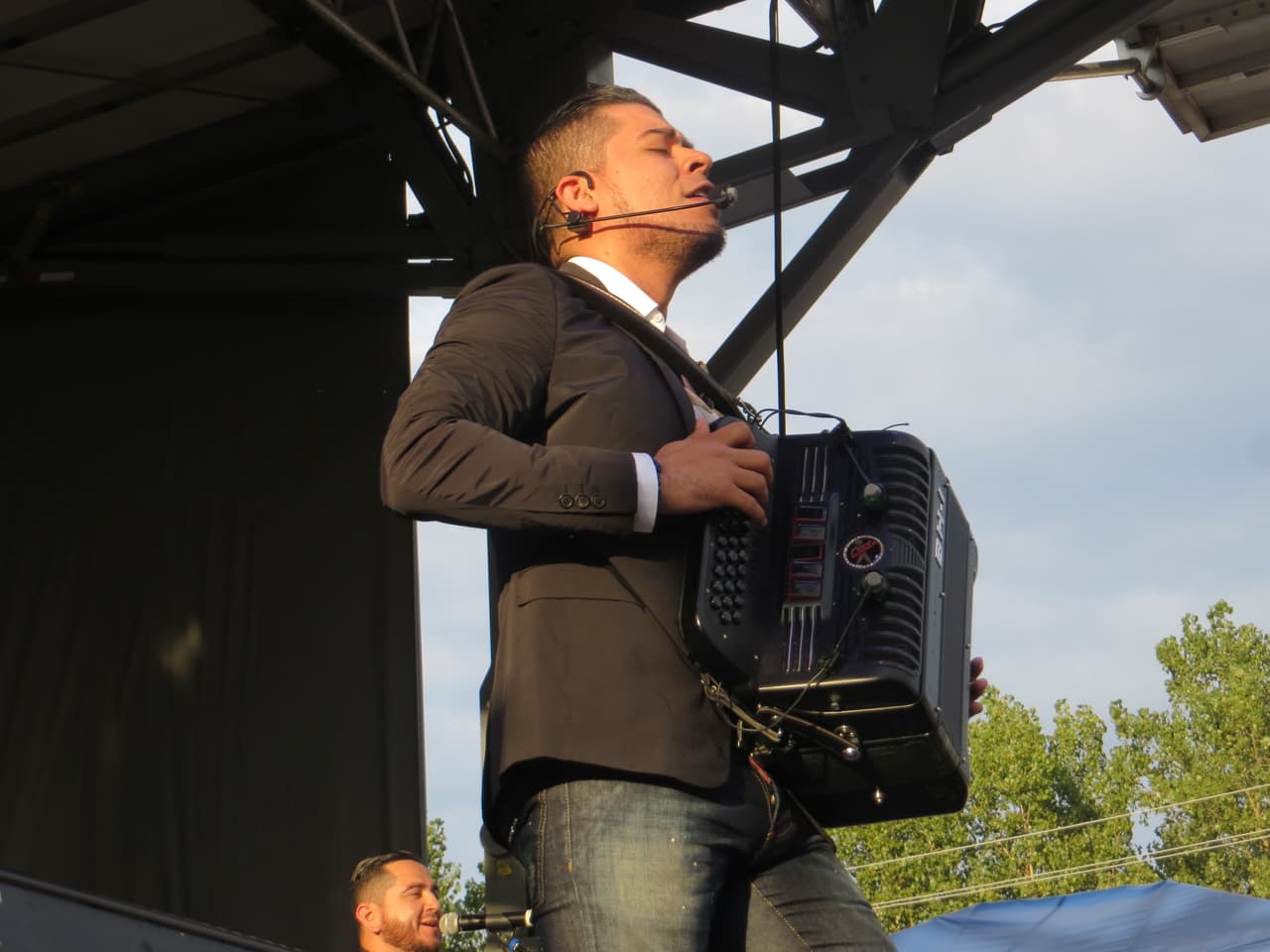 Noel Torres robó corazones en Fiestas Patrias 2015 y conquistó miles de fans en la ciudad de los vientos.