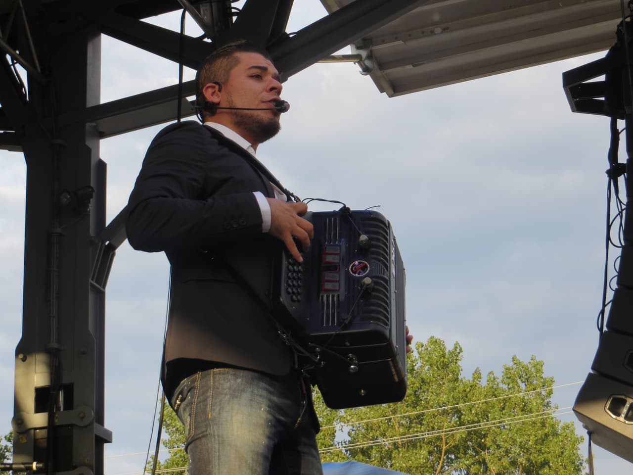 Noel Torres robó corazones en Fiestas Patrias 2015 y conquistó miles de fans en la ciudad de los vientos.