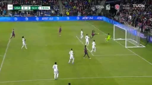 ¡Lo que se perdió Ferreira! Jesús desperdicia solo frente al arco