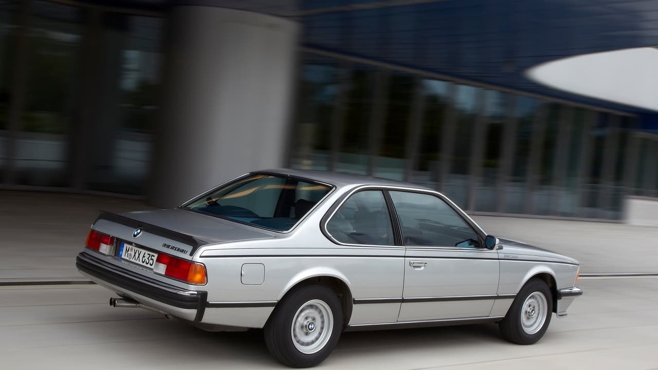 La primera generación supo llevar un motor de 3.5 litros y seis cilindros en línea, con un torque de 224 libras-pie y 215 caballos de fuerza.