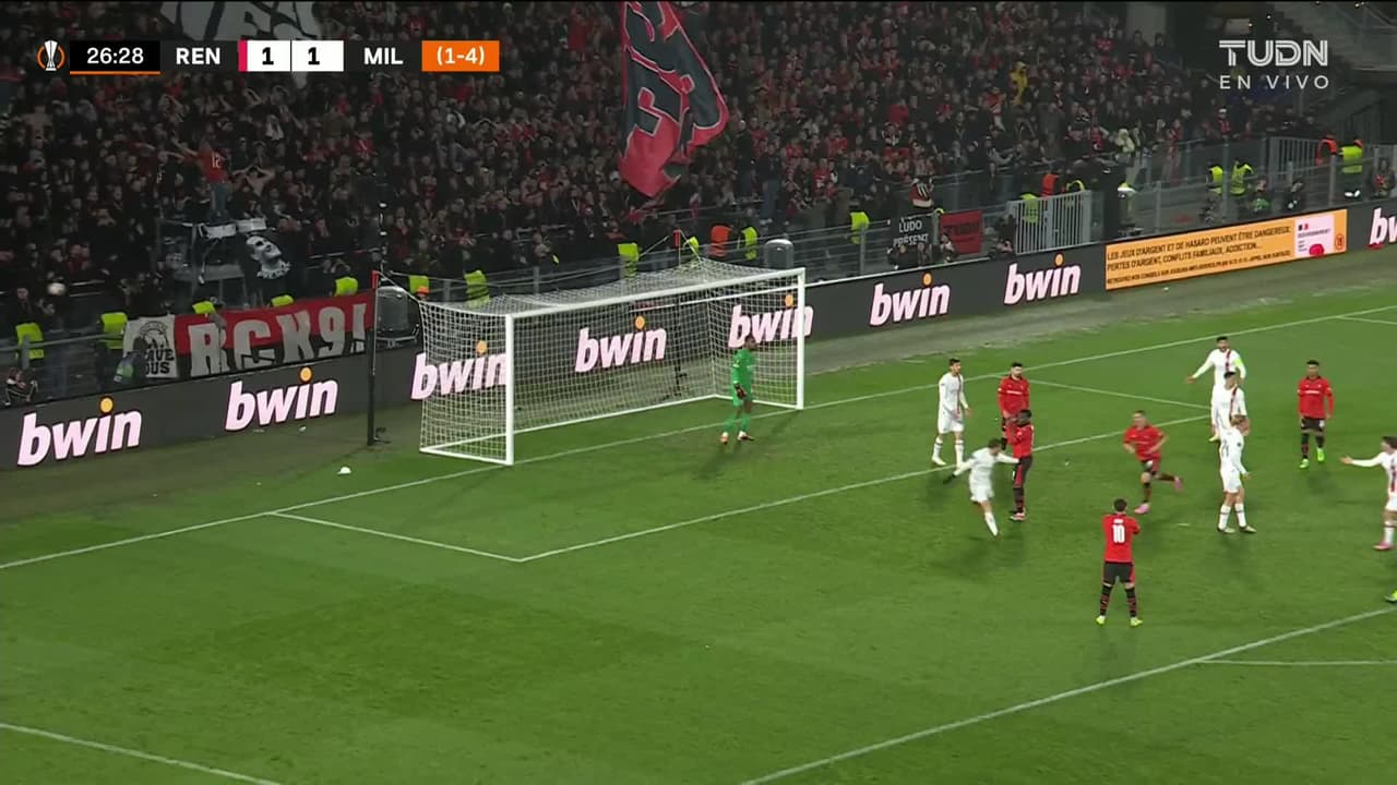 ¡TIRO ATAJADO! disparo por Arnaud Kalimuendo.