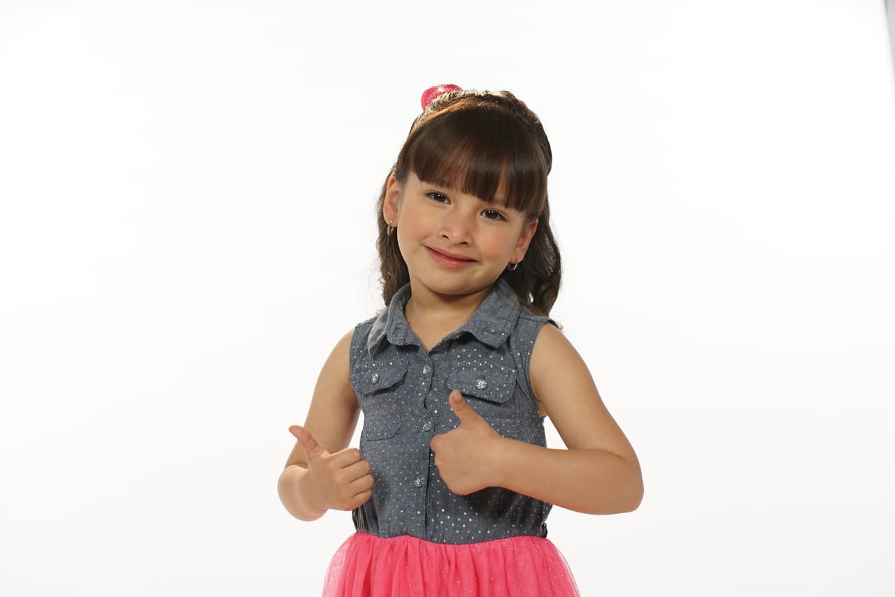 En la segunda gala de Pequeños Gigantes conocimos a Nadia Galicia, de Arizona, como parte de los carismáticos. En su primera vez en el escenario se robó el corazón de Galilea Montijo y de los jueces.