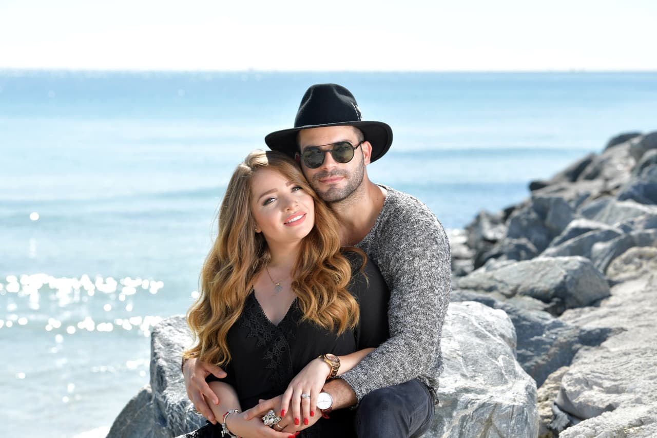 Sandra y Adrián traspasaron un amor de novela a la vida real.