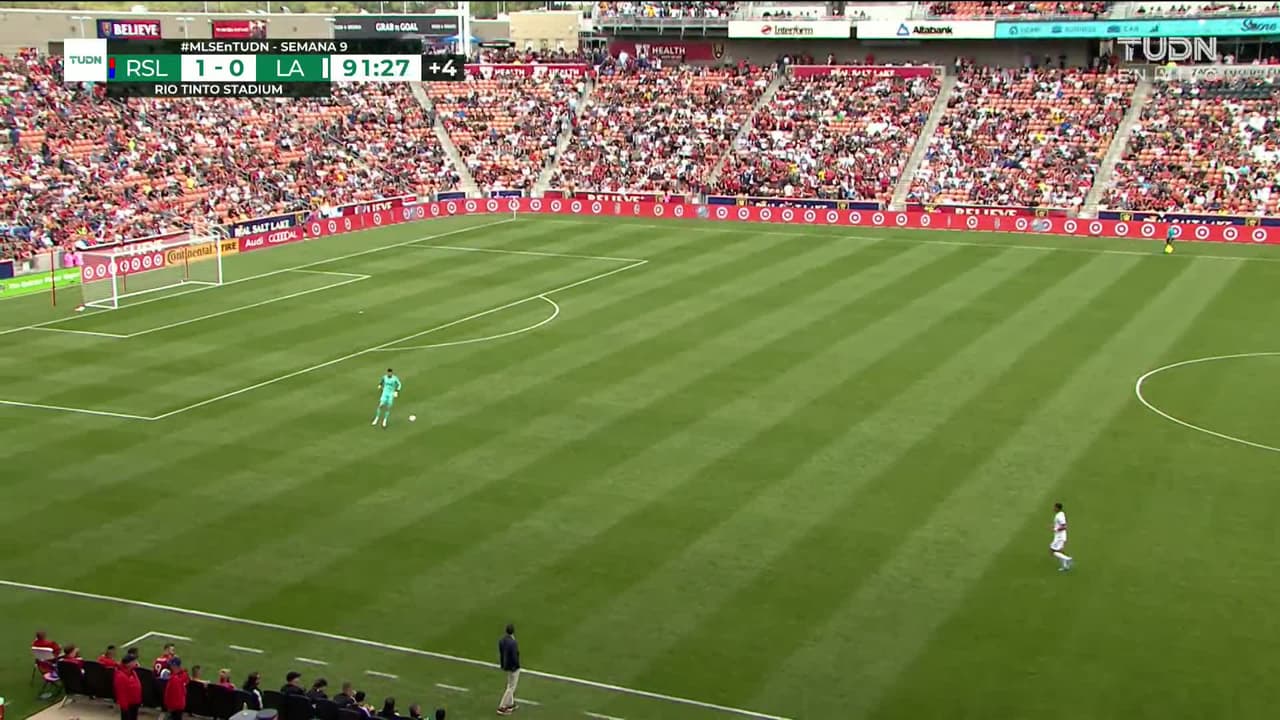 ¡GOL!  anota para LA Galaxy. Dejan Joveljic