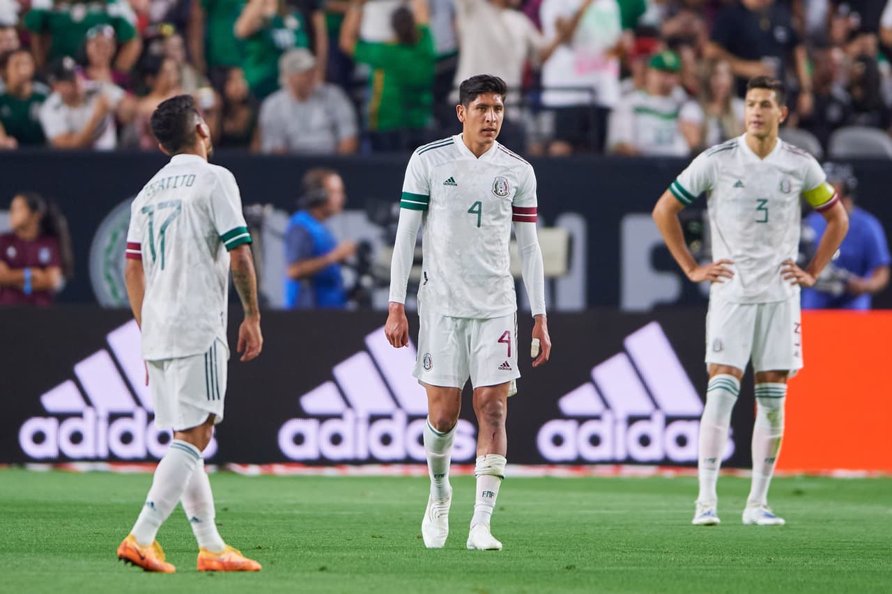 La selección mexicana tuvo uno de sus partidos más oscuros en la era del ‘Tata’ Martino y con doble de Edinson Cavani, Uruguay le pasó por encima a un Tri, que generó dudas, incertidumbre y preocupación a menos de 6 meses de Qatar 2022.