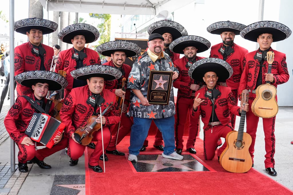 Un video oficial de la ceremonia, transmitido en vivo por el sitio web del Paseo de la Fama, capturó el momento en que Iglesias agradeció a su agente por oportunidades controvertidas, como un espectáculo en Arabia Saudita.
