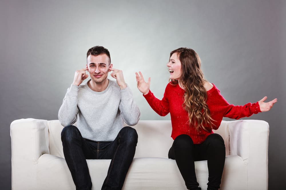 No obstante, en tu parte 
<b>negativa</b> puedes ser muy distante y secreto, altamente inestable y entonces eres capaz de ayudar a todos los necesitados del mundo, ¡menos a la gente de tu casa! En la Era de Acuario, que está rigiendo ya, y durará 2000 años más, trata siempre de trabajar tu parte positiva.