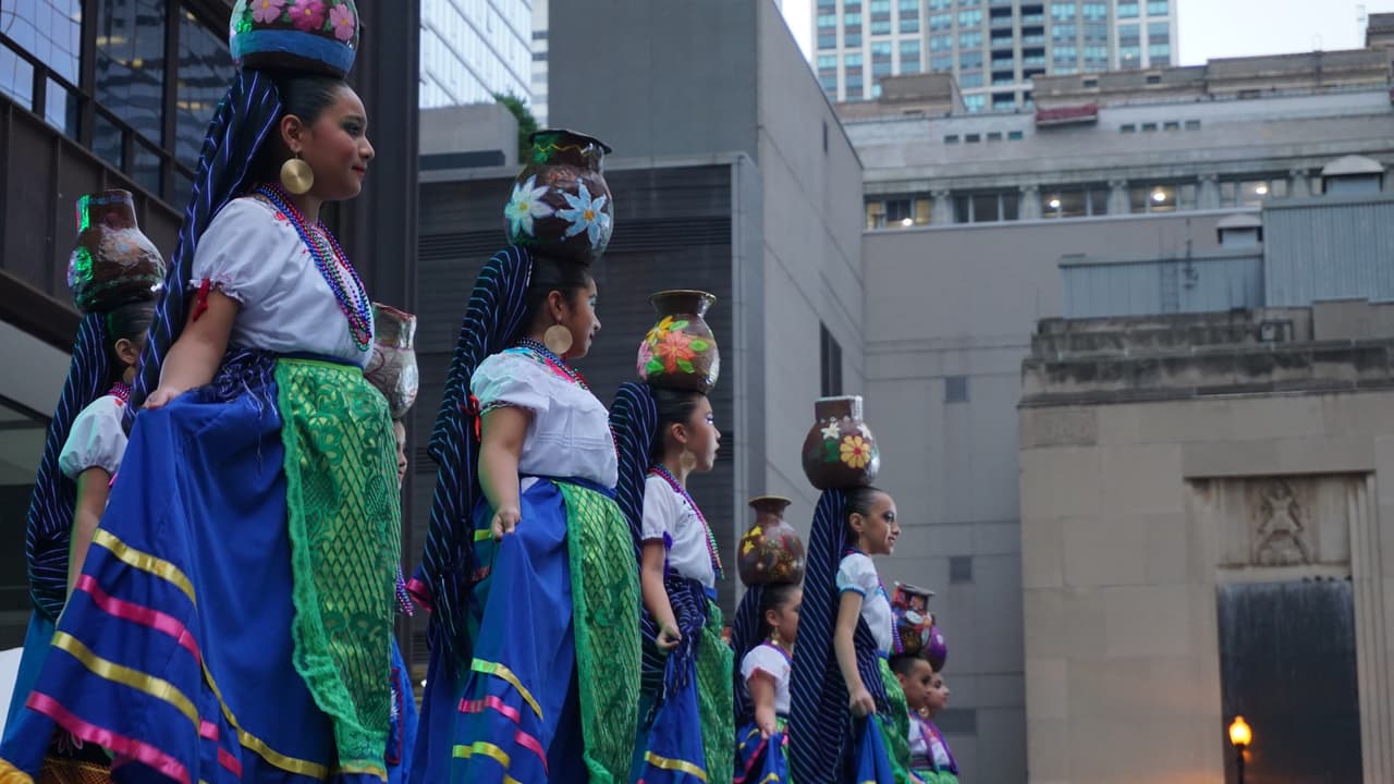 El festejo incluyó bailes folclóricos de danza regional mexicana, representando la diversidad cultural que se puede apreciar en México y que tiene siglos de tradición.