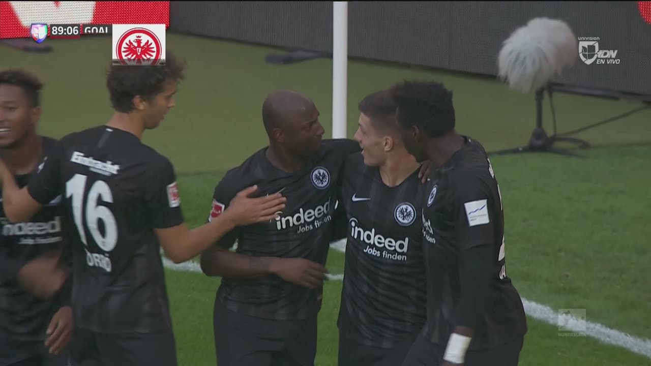 ¡No hay cuarto malo! Luka Jovic convierte el partido en goleada