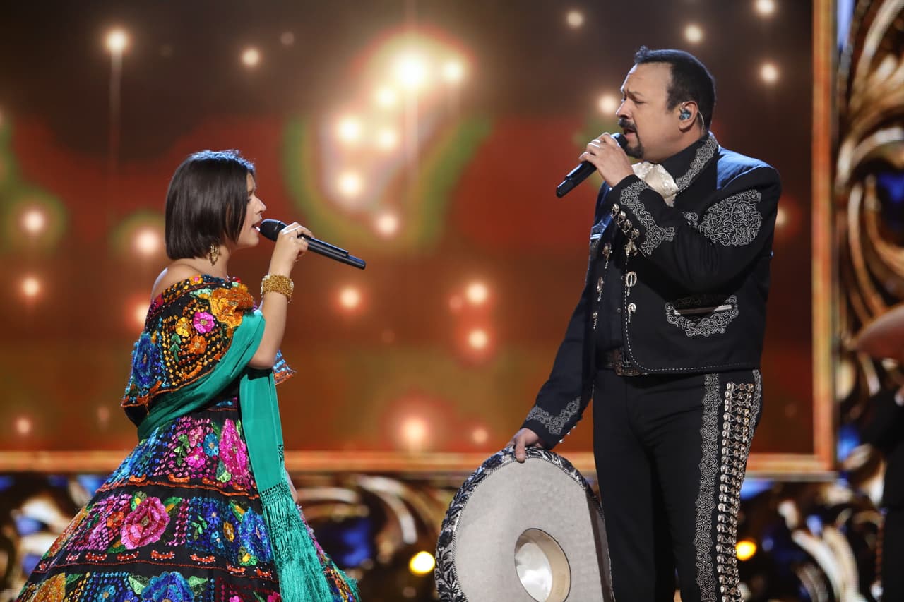 La joven cuenta con un disco de estudio y ha subido varios videos a internet cantando con sus hermanos.