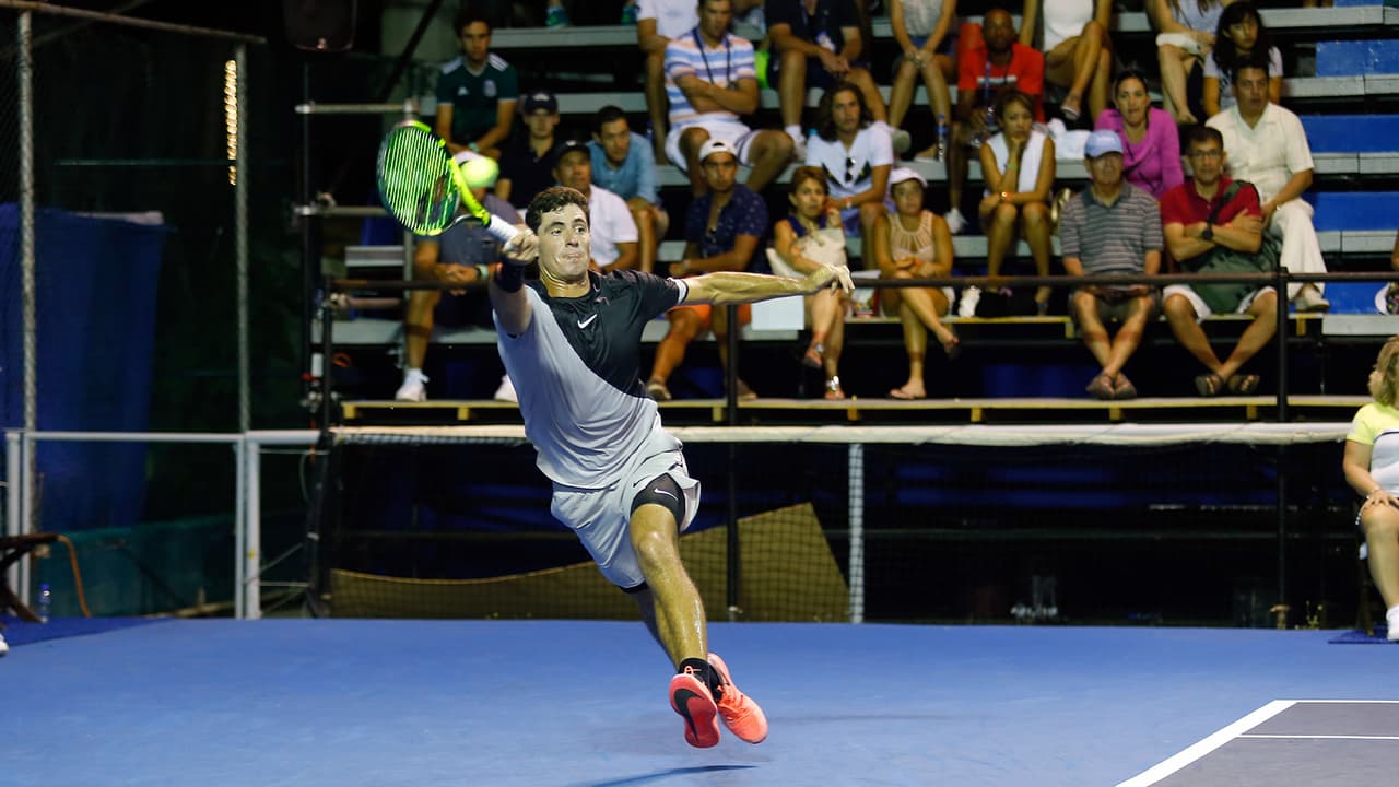 El mexicoamericano Ernesto Escobedo elimina a un top 10 mundial en Acapulco