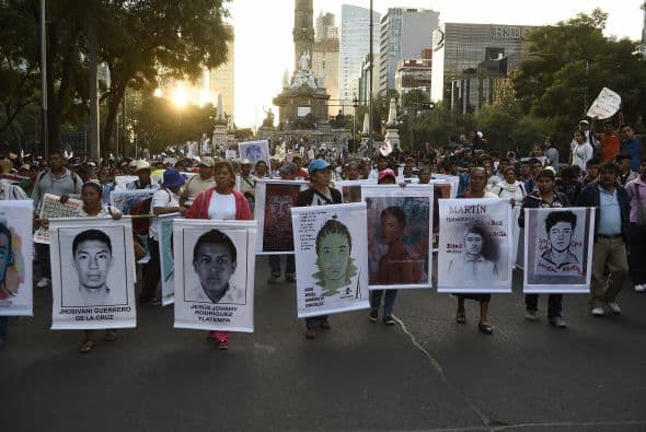 En la marcha participaron al menos 70 escuelas de la Ciudad de México.