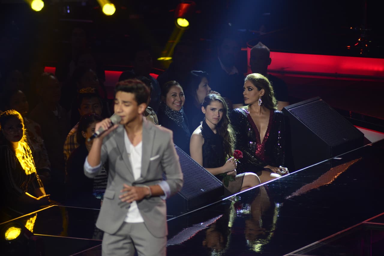 Esta ocasión los capitanes tuvieron que cantar con los papás y en la segunda etapa los hijos lo hicieron de manera individual para poder elevar la puntuación. Hubo doble eliminación y los Valdés dijeron adiós. Paty Cantú pasó por lo mismo que María León y sus dos familias se enfrentaron, quedando fuera los Tijerina.