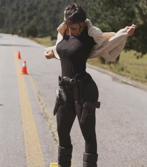 “Soy madre de tiempo completo y hacer 'Rosario Tijeras' fue muy padre, pero también fue desgastante, tan es así que por dormir poco y prepararme físicamente al mil para este personaje, se me bajaron las defensas y me llegué a volver irregular por varios meses en mi periodo (menstrual) por el estrés que viví con este proyecto, que sin duda ha gustado mucho”.